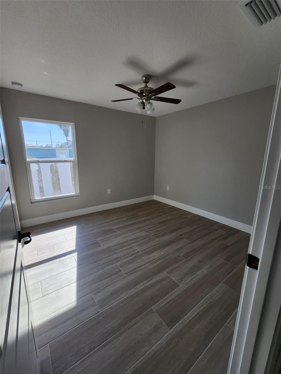 Image 3 of 14 For 1013 13th Street E