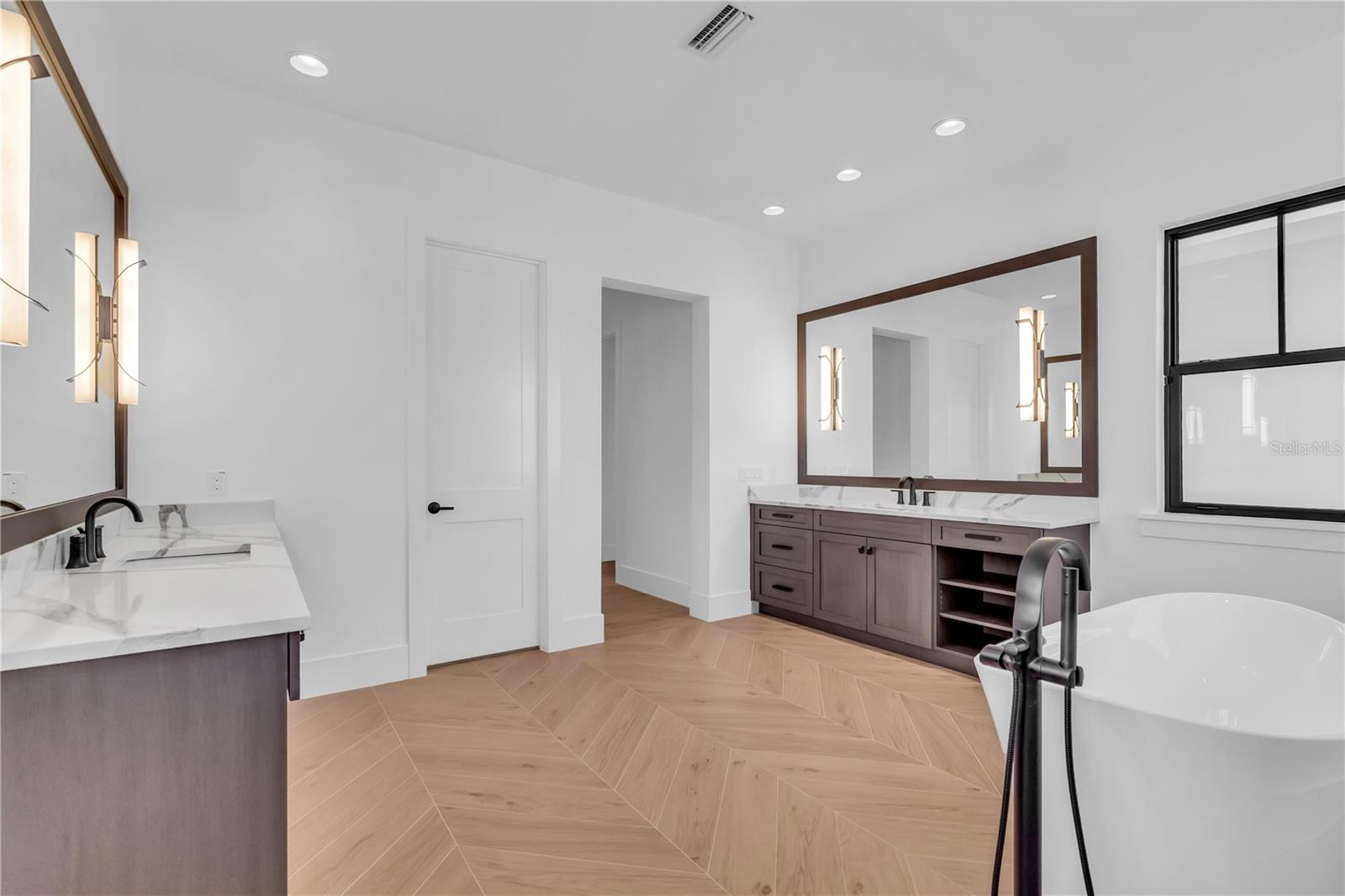 Image 20 of 55 For 7125 Westmoreland Drive