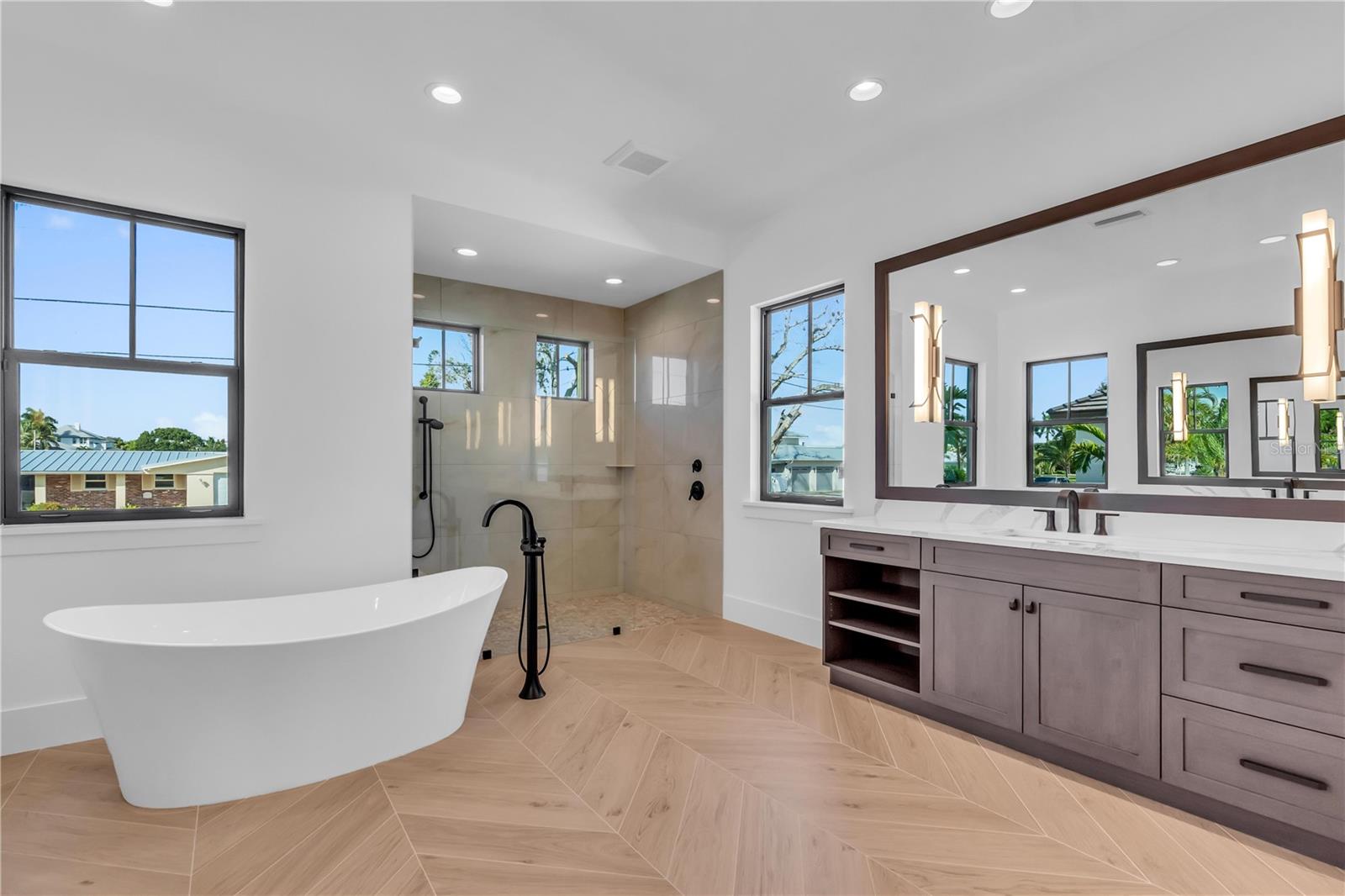 Image 21 of 55 For 7125 Westmoreland Drive