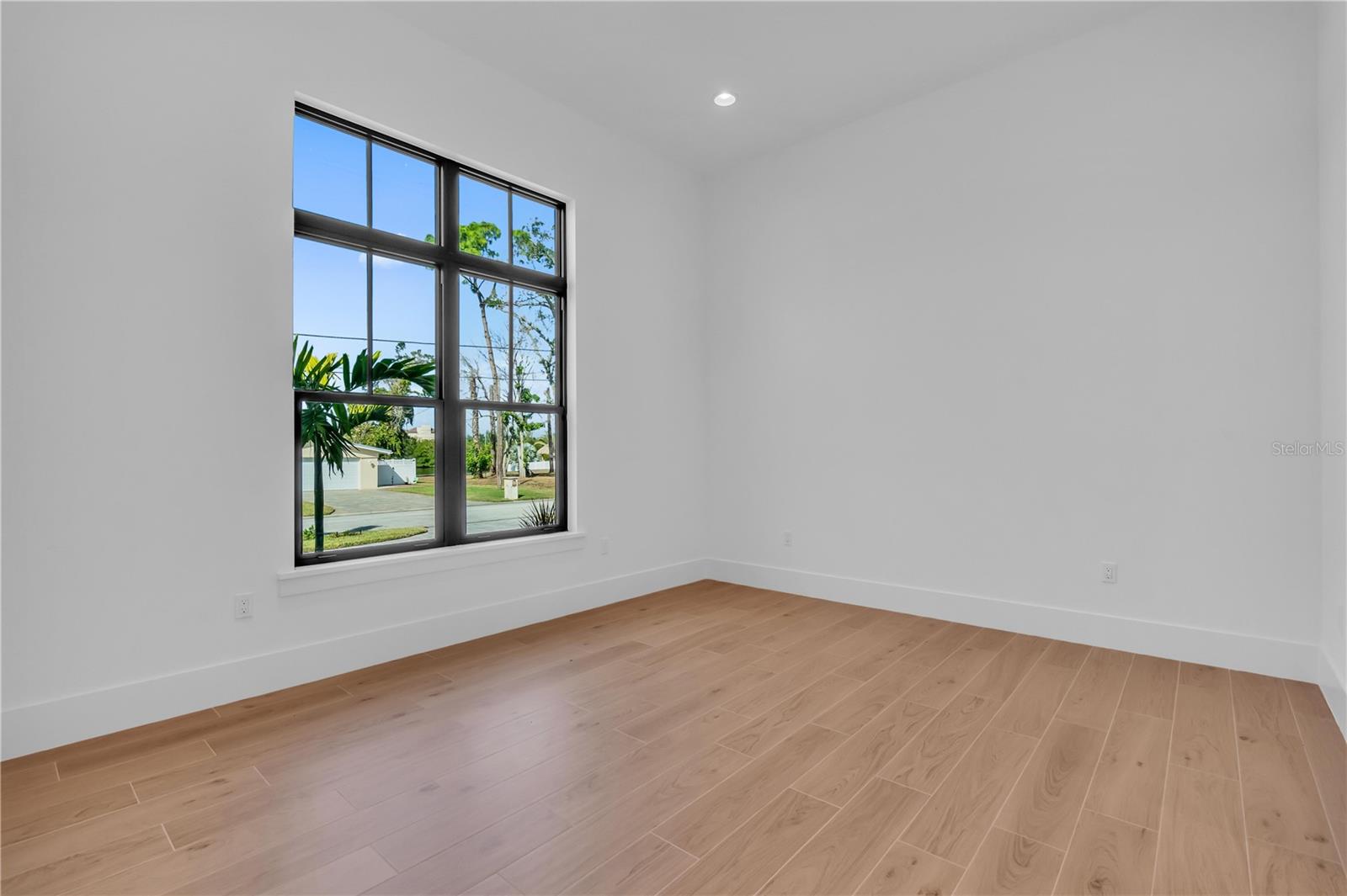 Image 28 of 55 For 7125 Westmoreland Drive