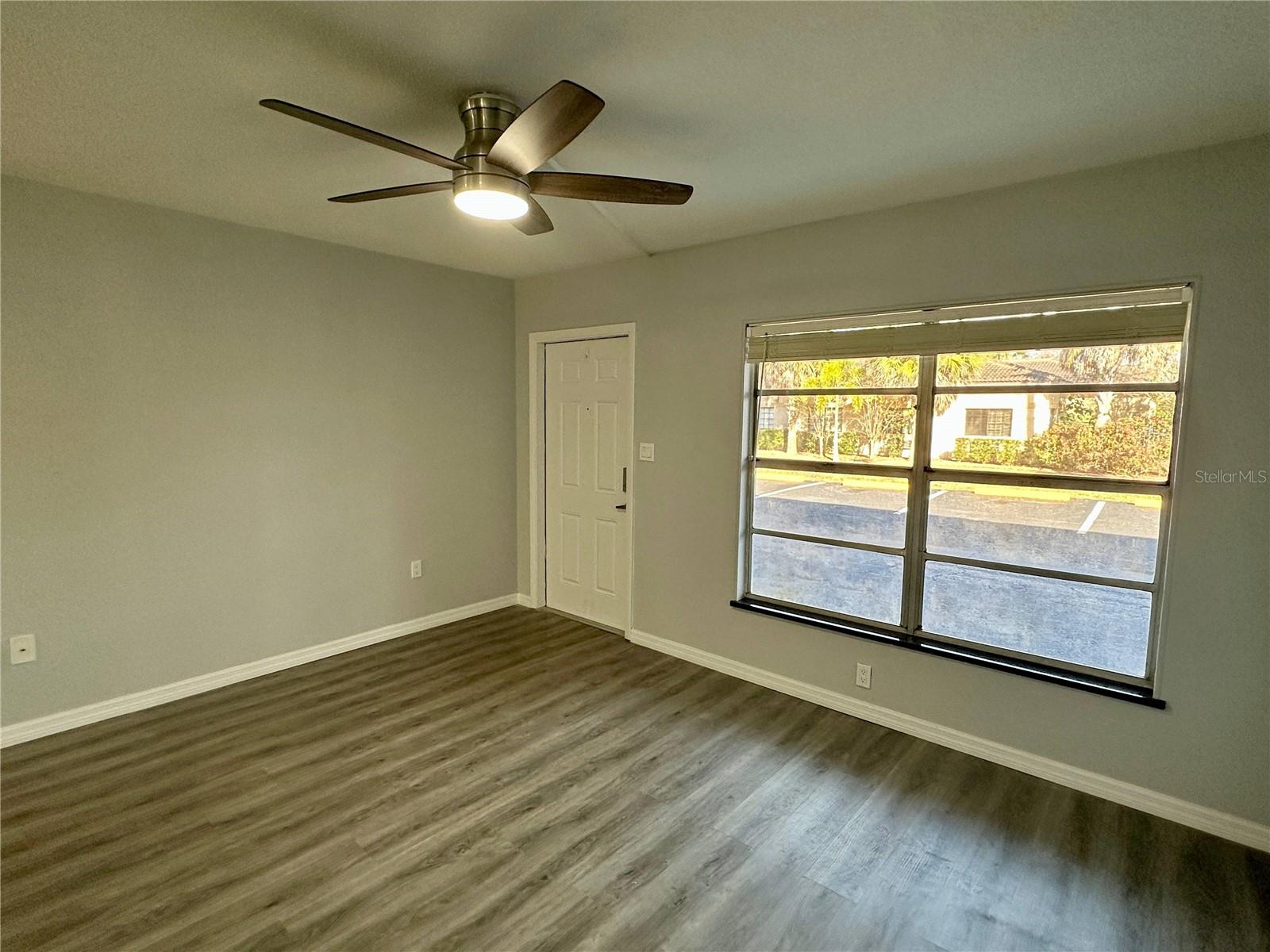 Image 4 of 21 For 1860 Phillippi Shores Drive 2b