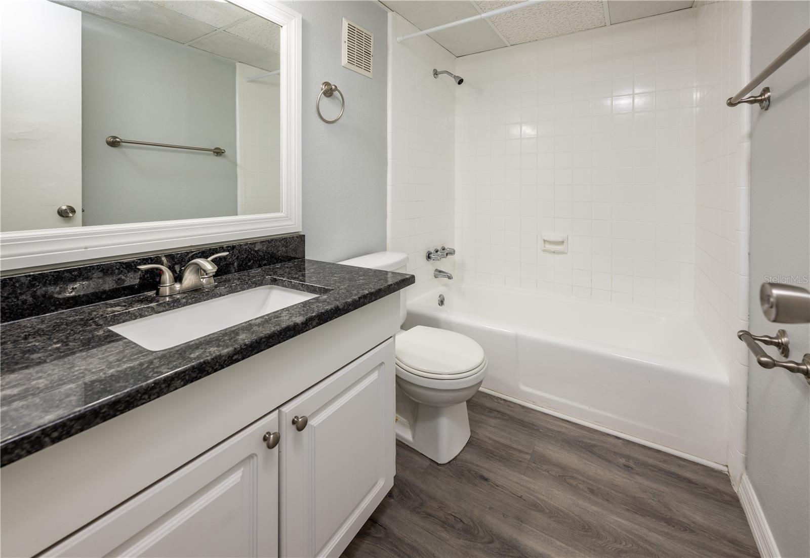 Image 7 of 21 For 1860 Phillippi Shores Drive 2b