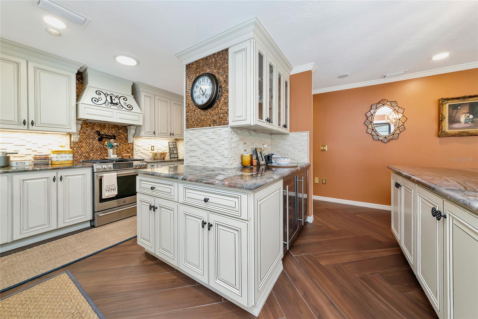 Image 11 of 55 For 6976 Country Lakes Circle