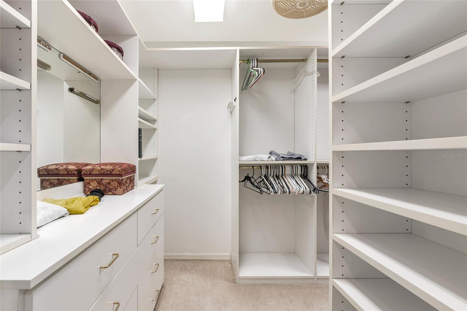 Image 21 of 55 For 6976 Country Lakes Circle