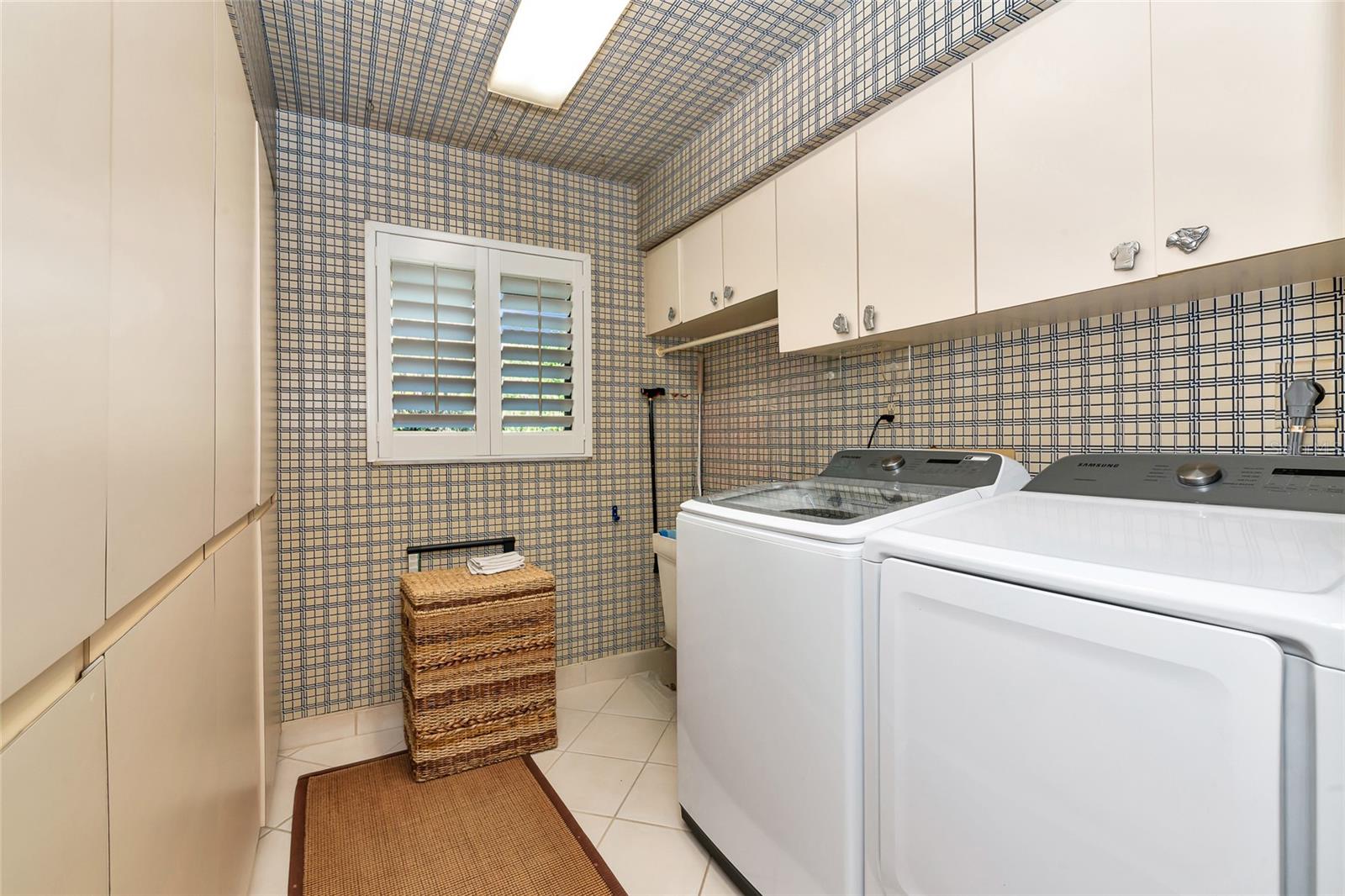 Image 37 of 55 For 6976 Country Lakes Circle