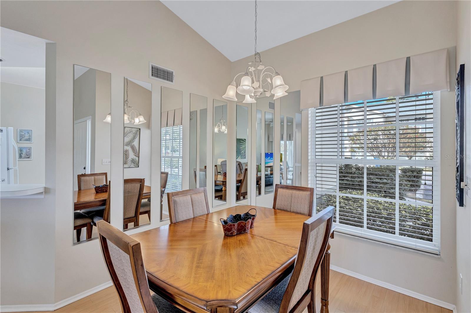 Image 14 of 51 For 5433 Fair Oaks Street 5433