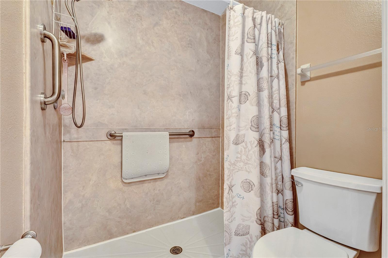 Image 24 of 51 For 5433 Fair Oaks Street 5433