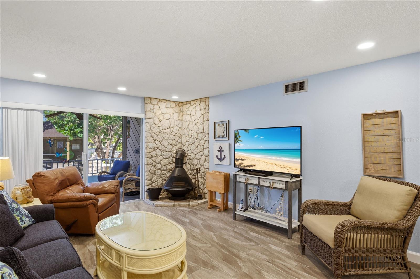 Image 16 of 48 For 4307 Gulf Drive 109