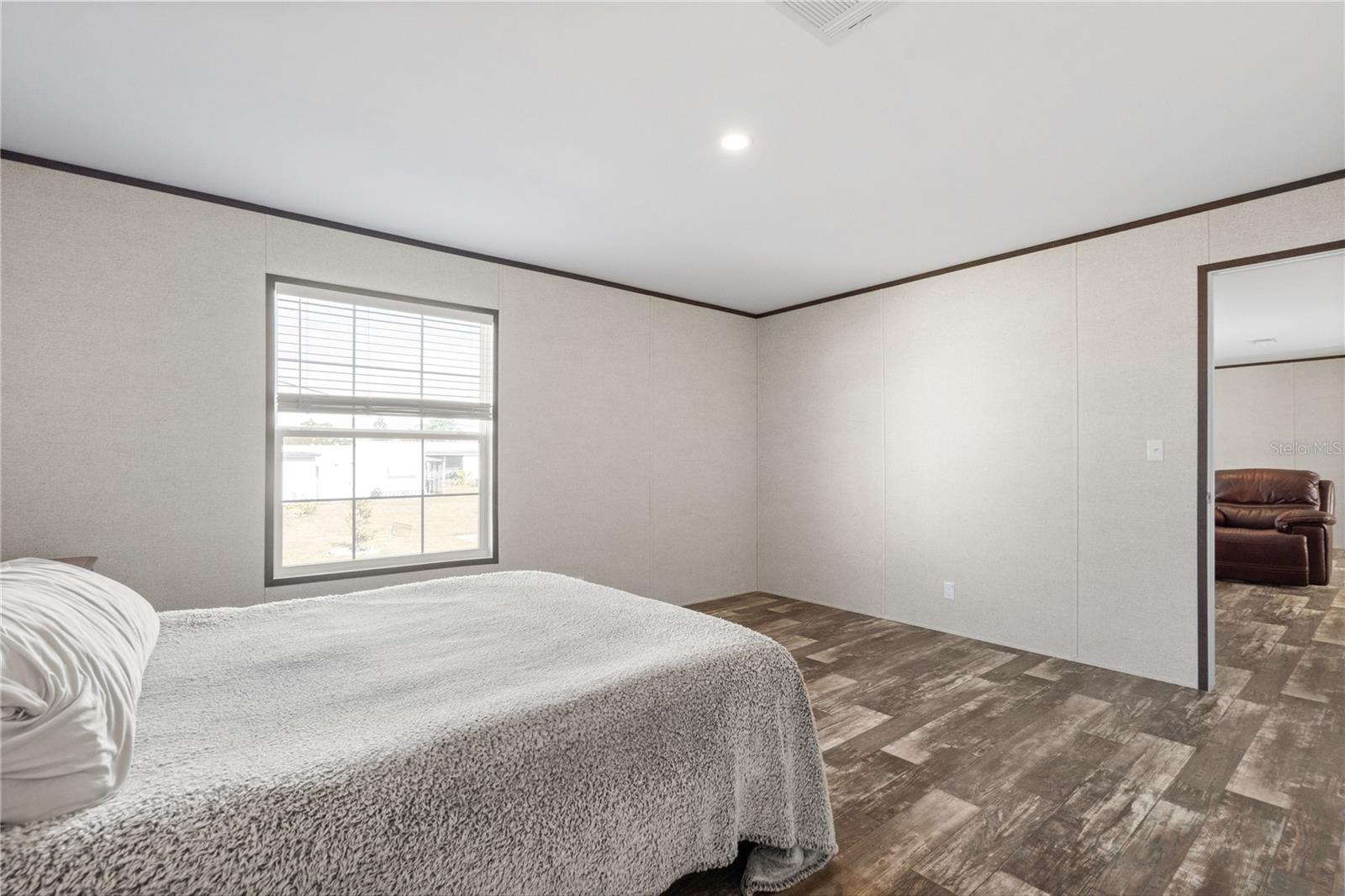 Image 18 of 42 For 224 Wolverine Avenue