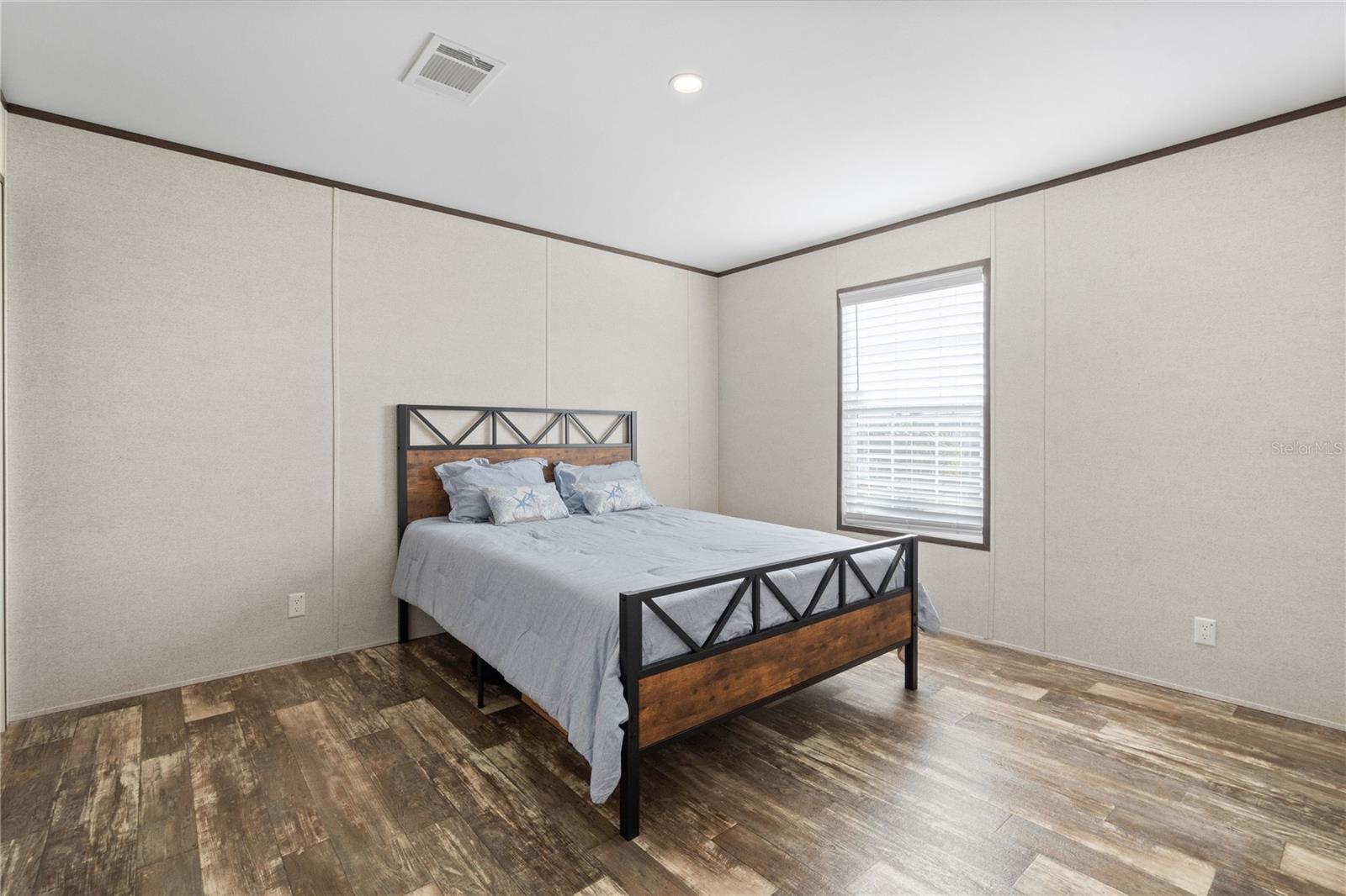 Image 22 of 42 For 224 Wolverine Avenue