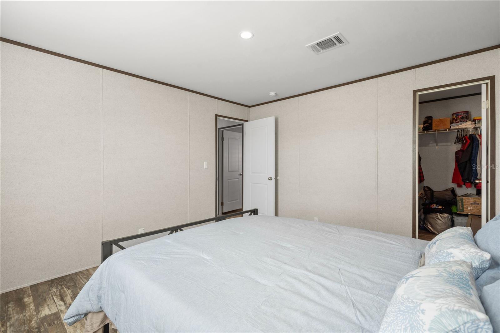 Image 23 of 42 For 224 Wolverine Avenue