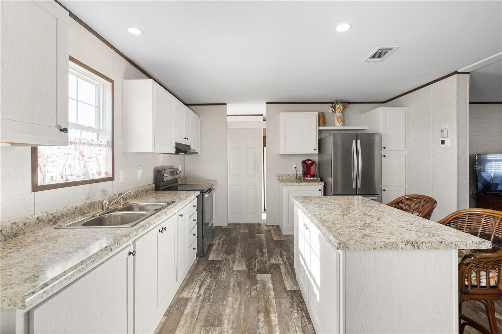 Image 6 of 42 For 224 Wolverine Avenue