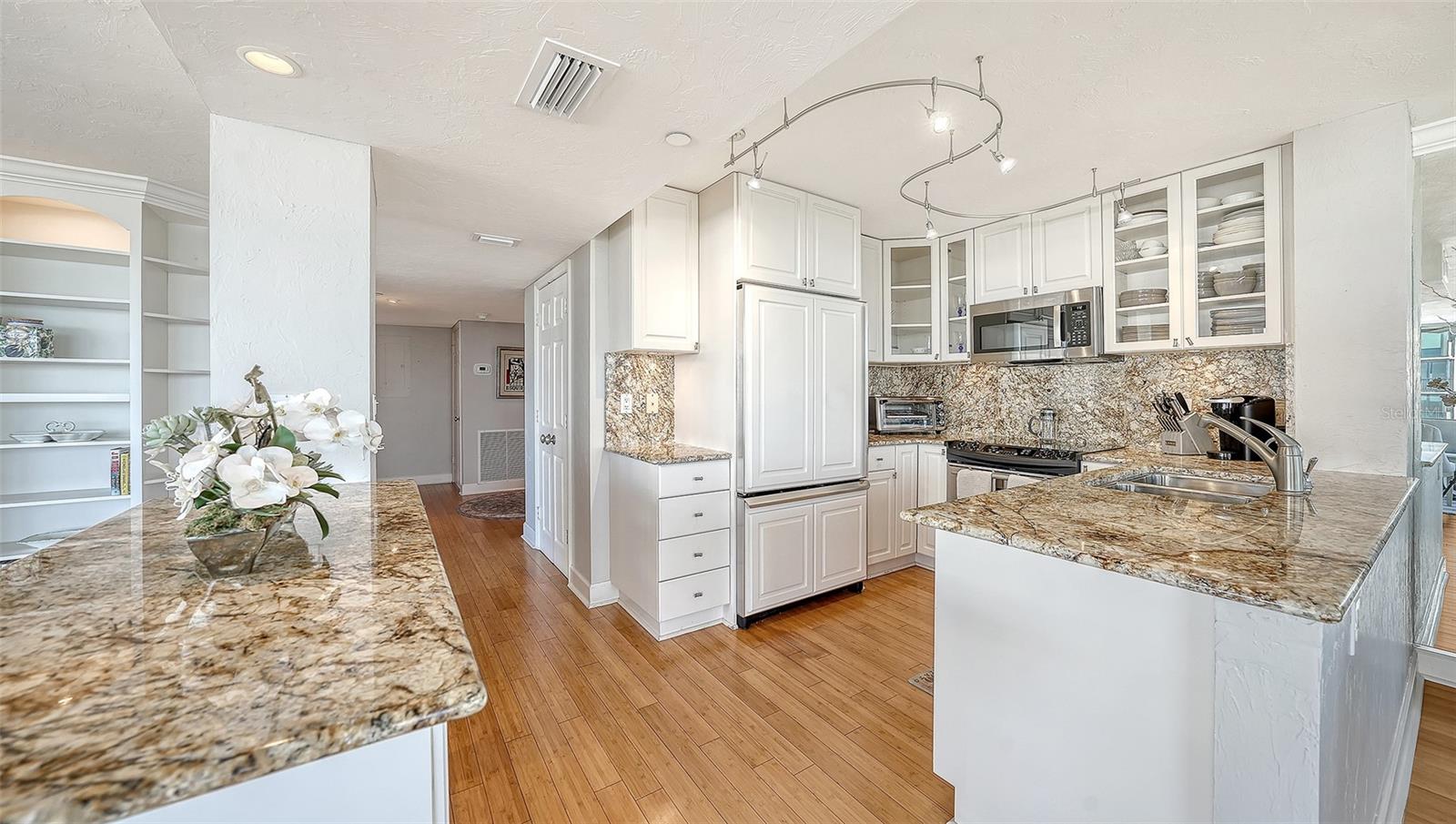 Image 18 of 62 For 770 Palm Avenue 704