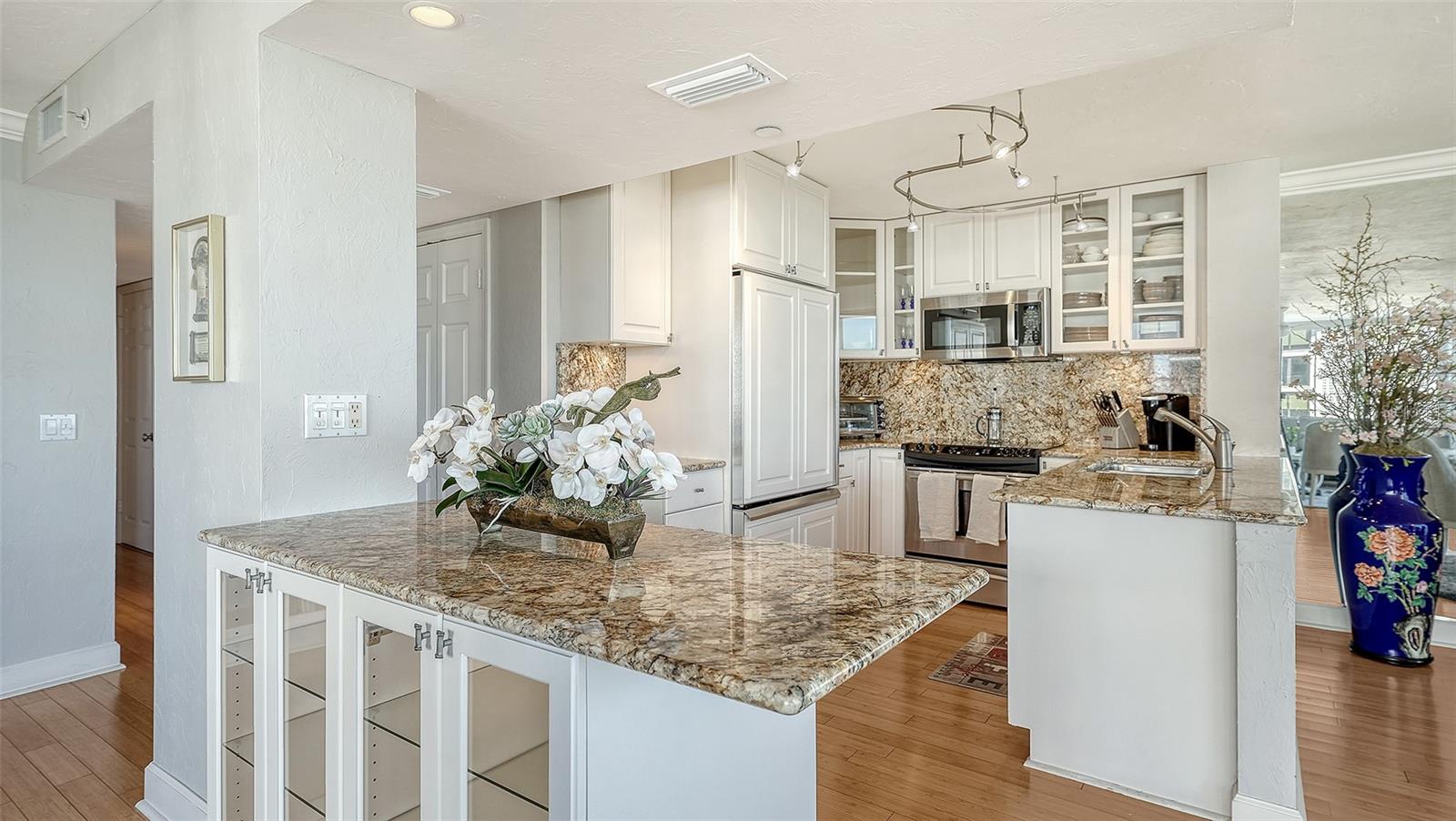 Image 19 of 62 For 770 Palm Avenue 704