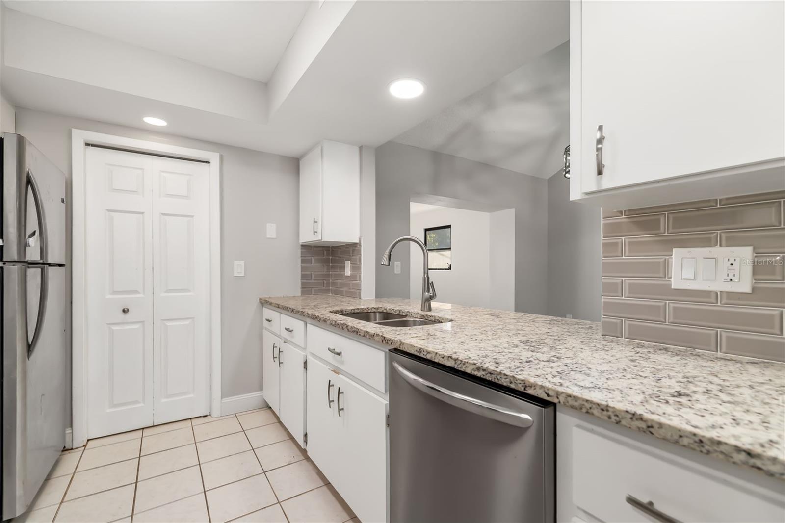 Image 12 of 58 For 928 Laurel Avenue