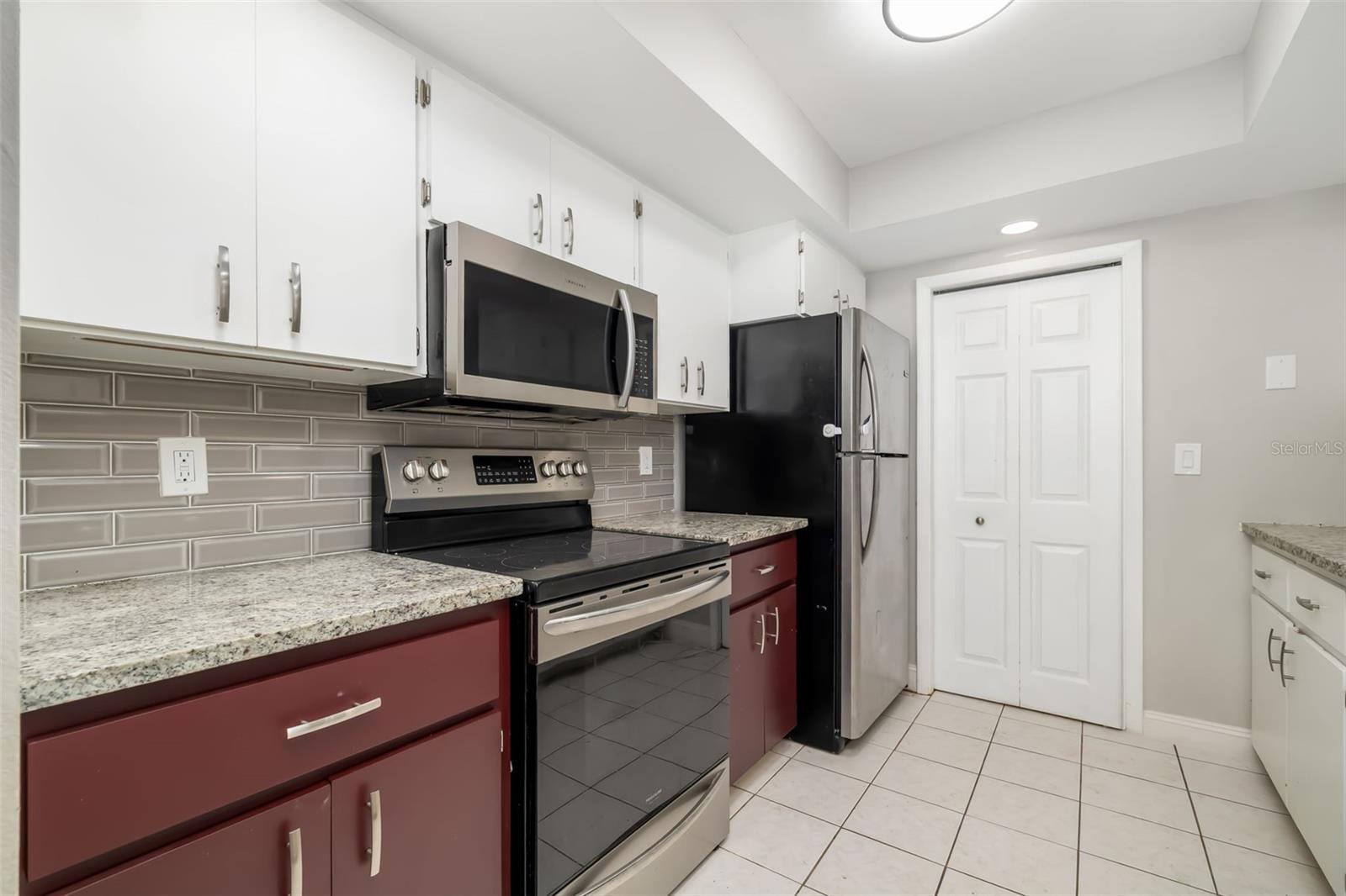 Image 13 of 58 For 928 Laurel Avenue