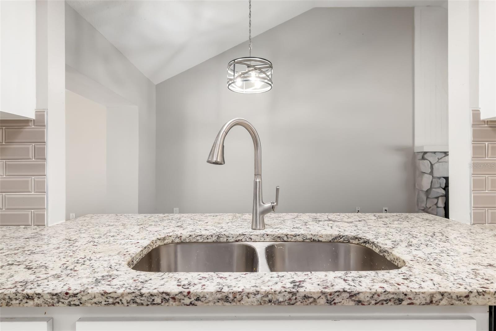 Image 14 of 58 For 928 Laurel Avenue