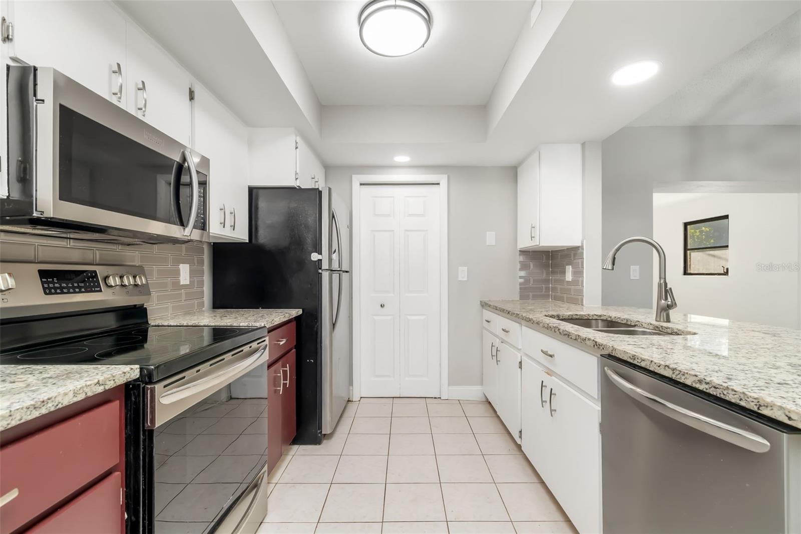 Image 15 of 58 For 928 Laurel Avenue