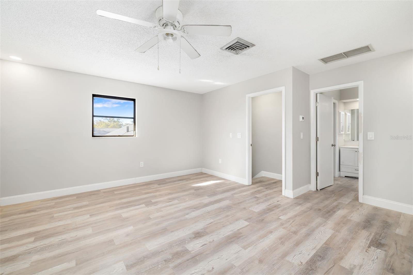 Image 21 of 58 For 928 Laurel Avenue