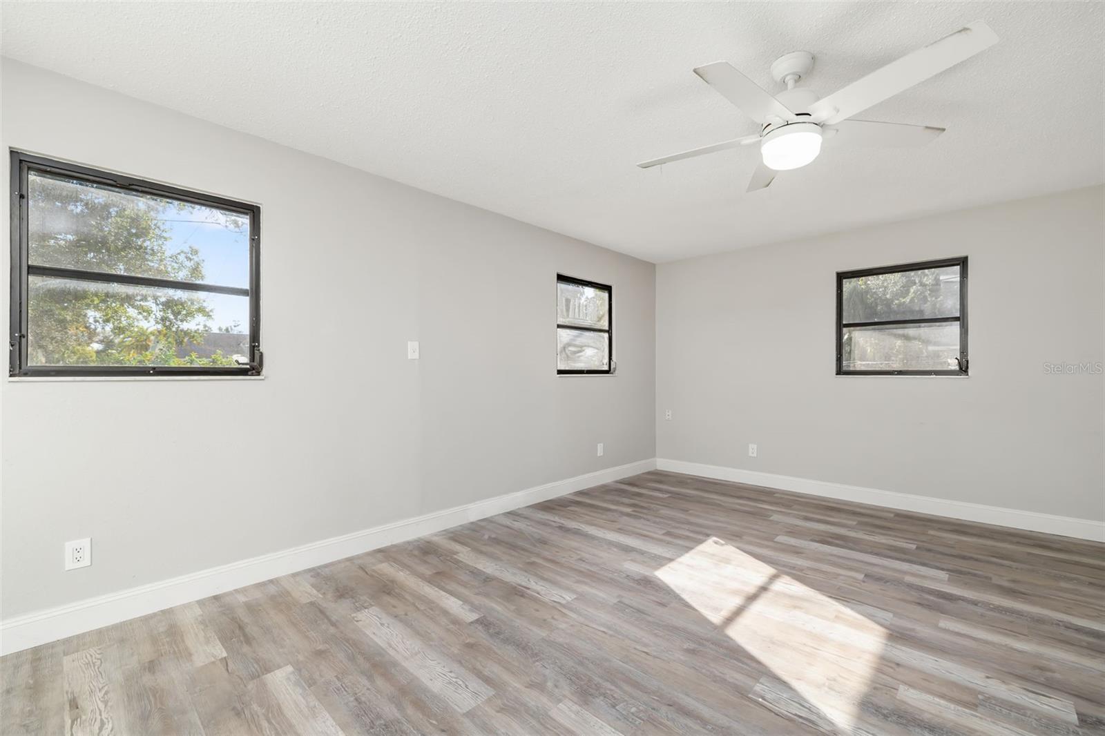 Image 22 of 58 For 928 Laurel Avenue