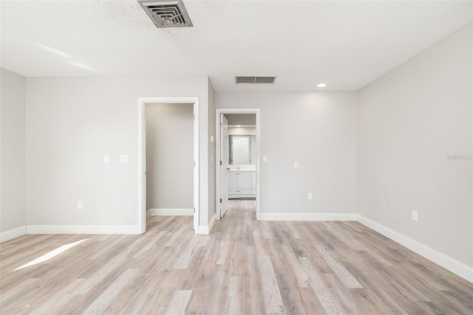 Image 24 of 58 For 928 Laurel Avenue