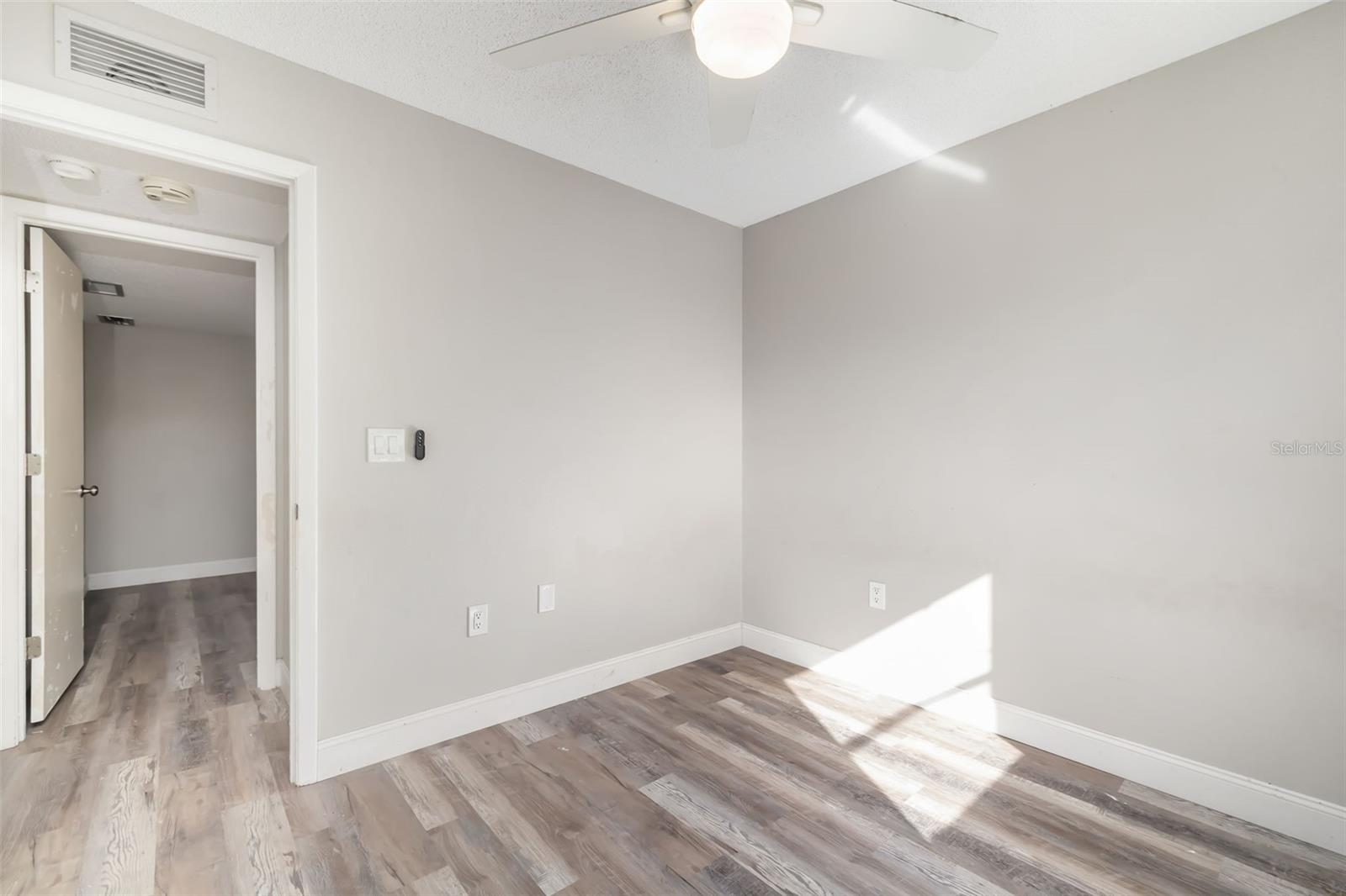 Image 25 of 58 For 928 Laurel Avenue