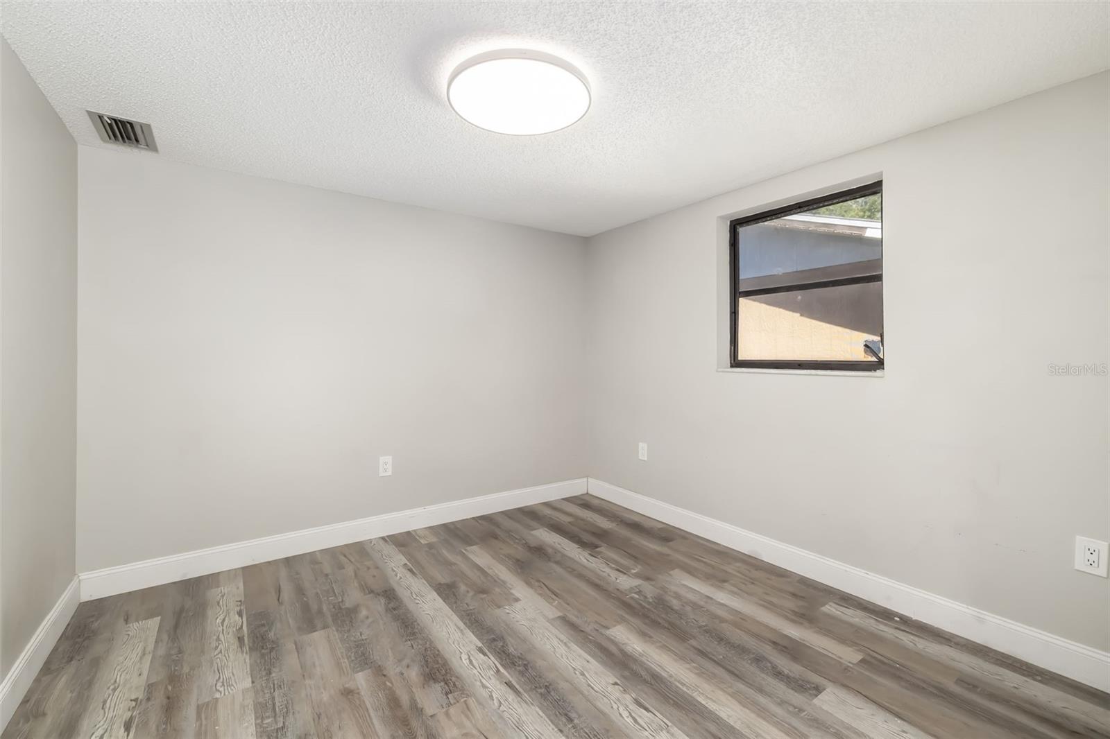 Image 32 of 58 For 928 Laurel Avenue