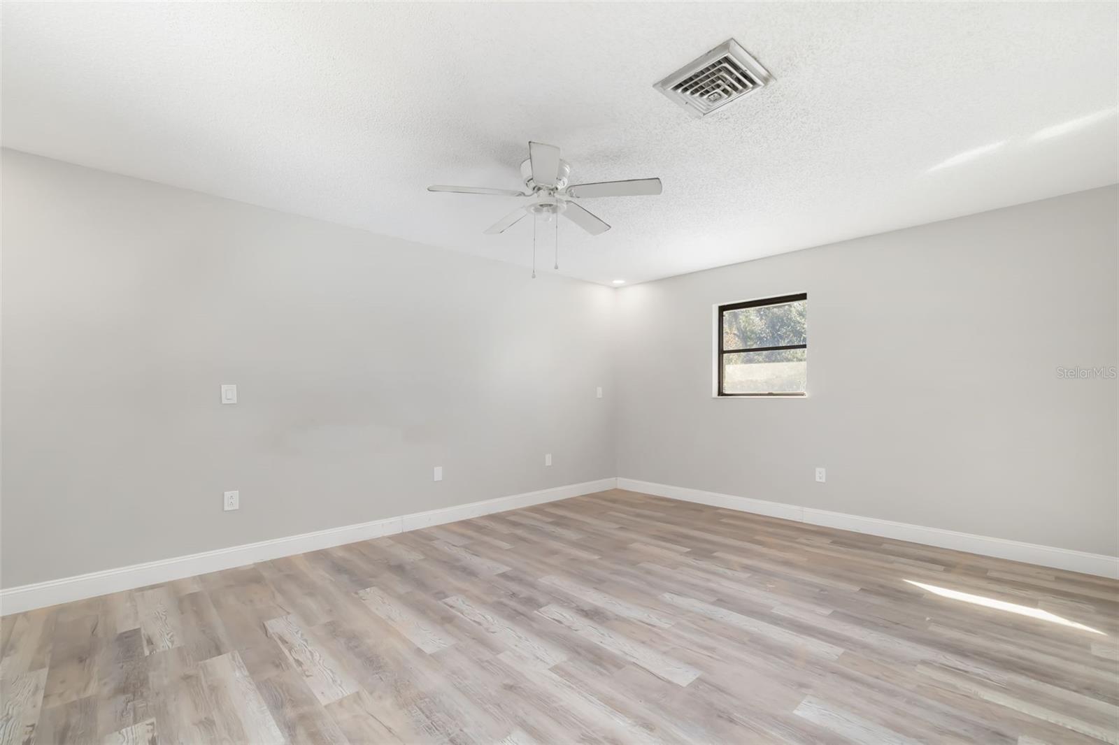 Image 34 of 58 For 928 Laurel Avenue