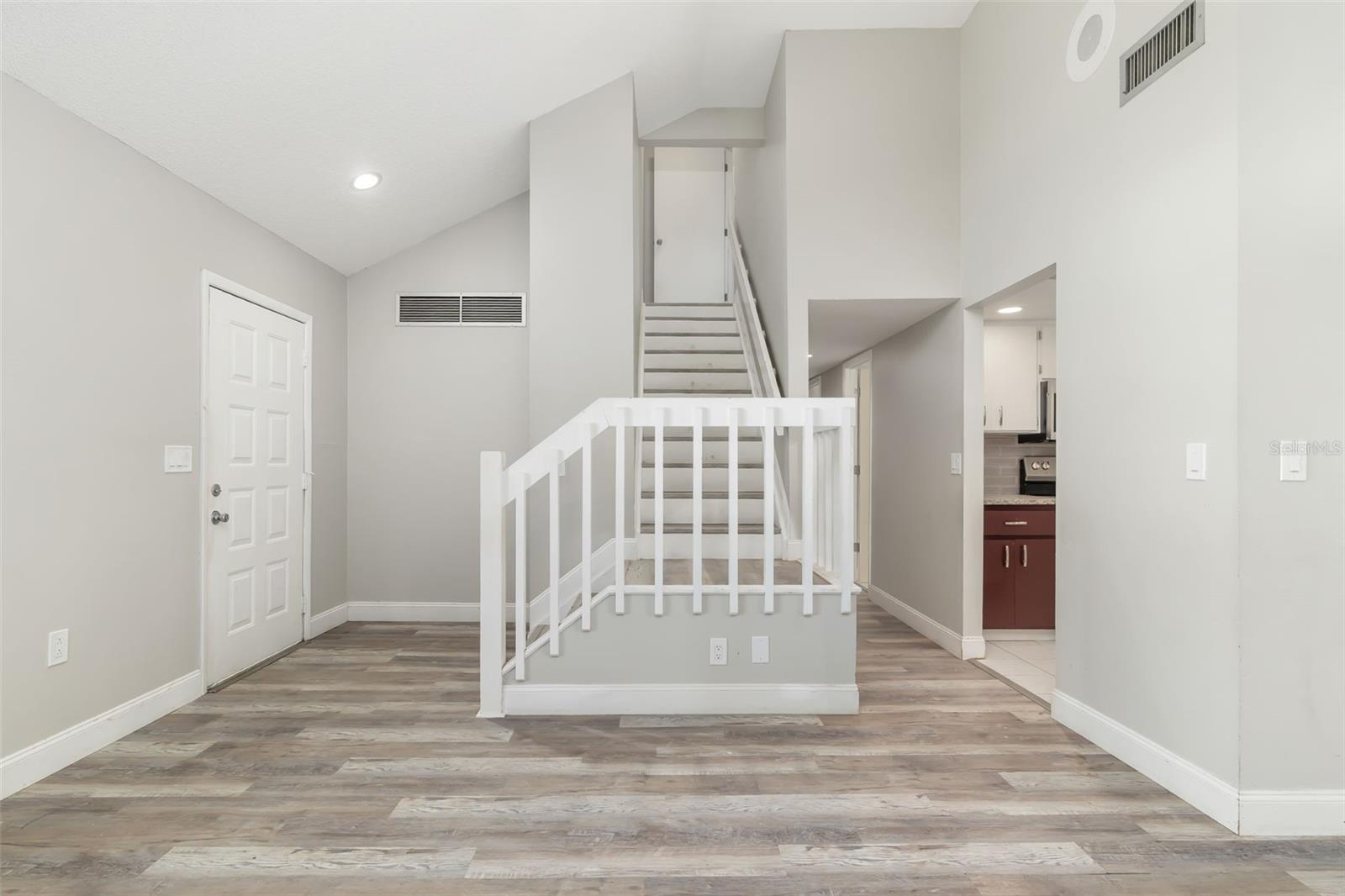 Image 5 of 58 For 928 Laurel Avenue