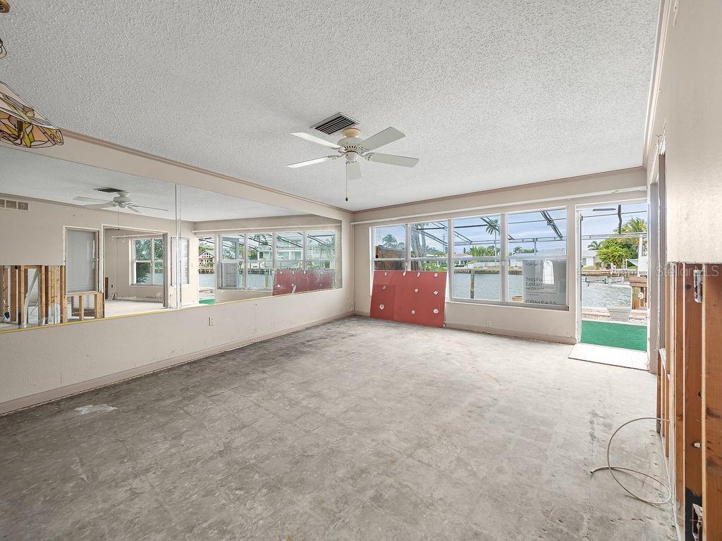 Image 19 of 59 For 34 Seaside Court