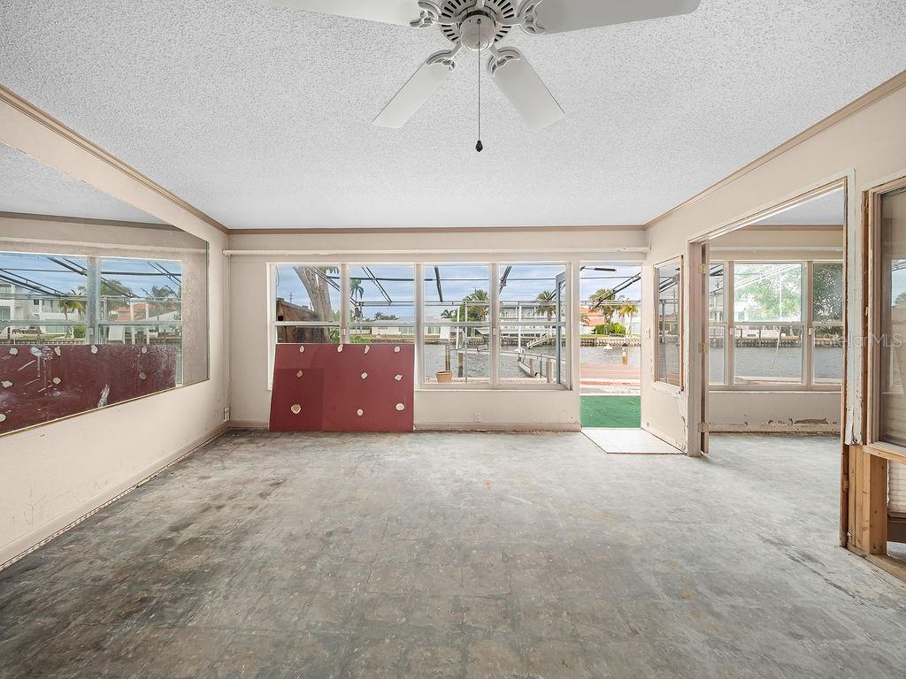 Image 20 of 59 For 34 Seaside Court