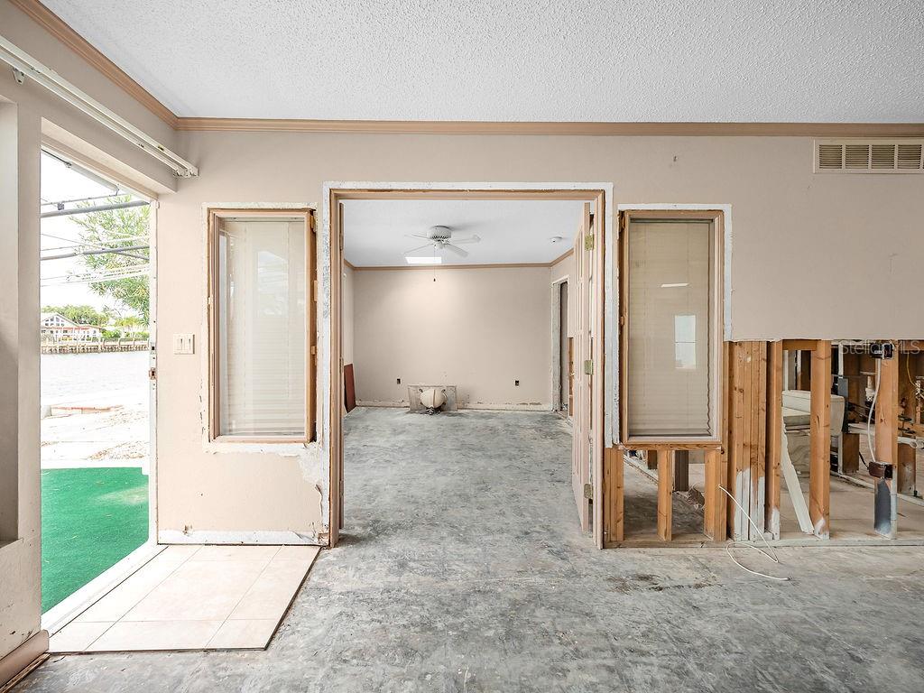 Image 21 of 59 For 34 Seaside Court