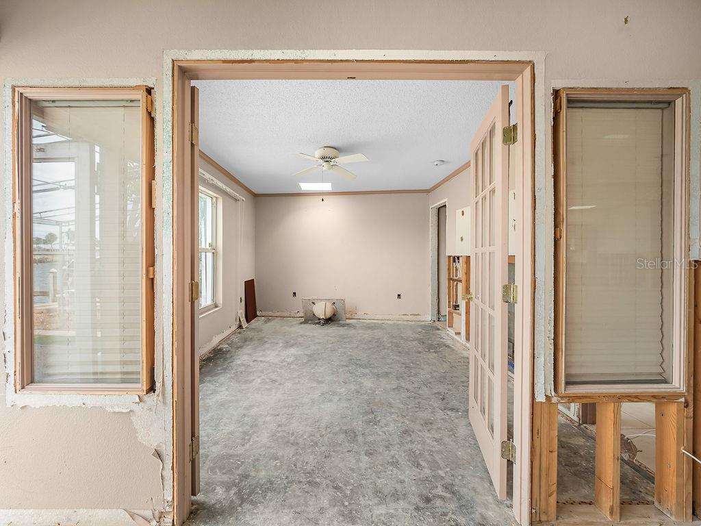 Image 22 of 59 For 34 Seaside Court