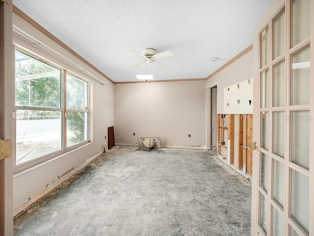 Image 23 of 59 For 34 Seaside Court