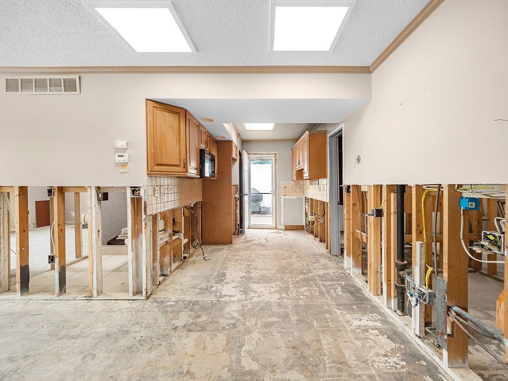 Image 31 of 59 For 34 Seaside Court