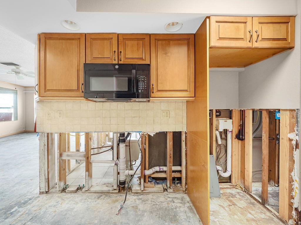 Image 33 of 59 For 34 Seaside Court