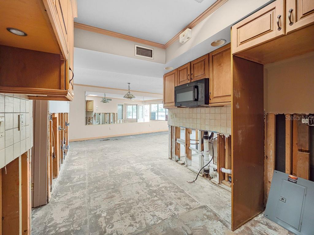 Image 35 of 59 For 34 Seaside Court