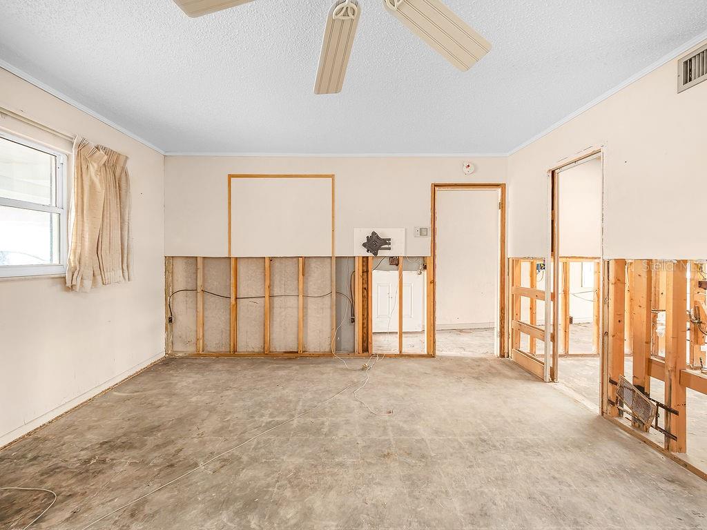 Image 40 of 59 For 34 Seaside Court