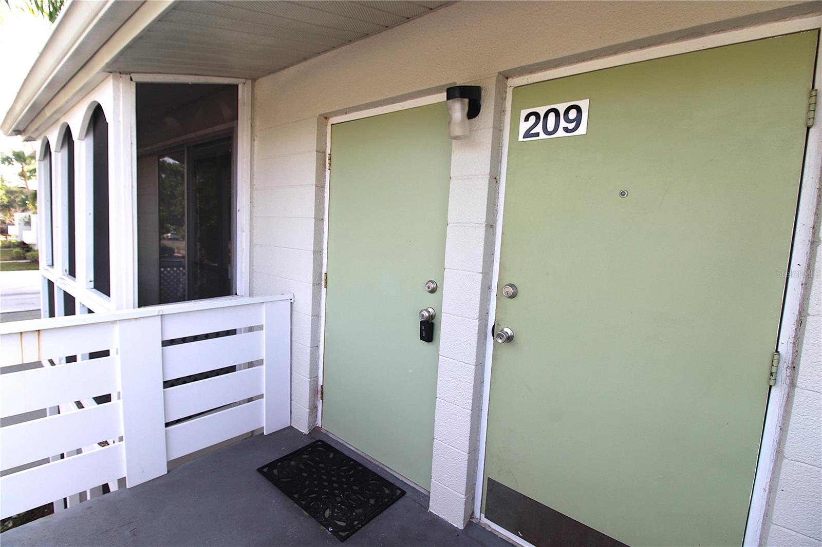 Image 2 of 13 For 2304 Ringling Boulevard 208