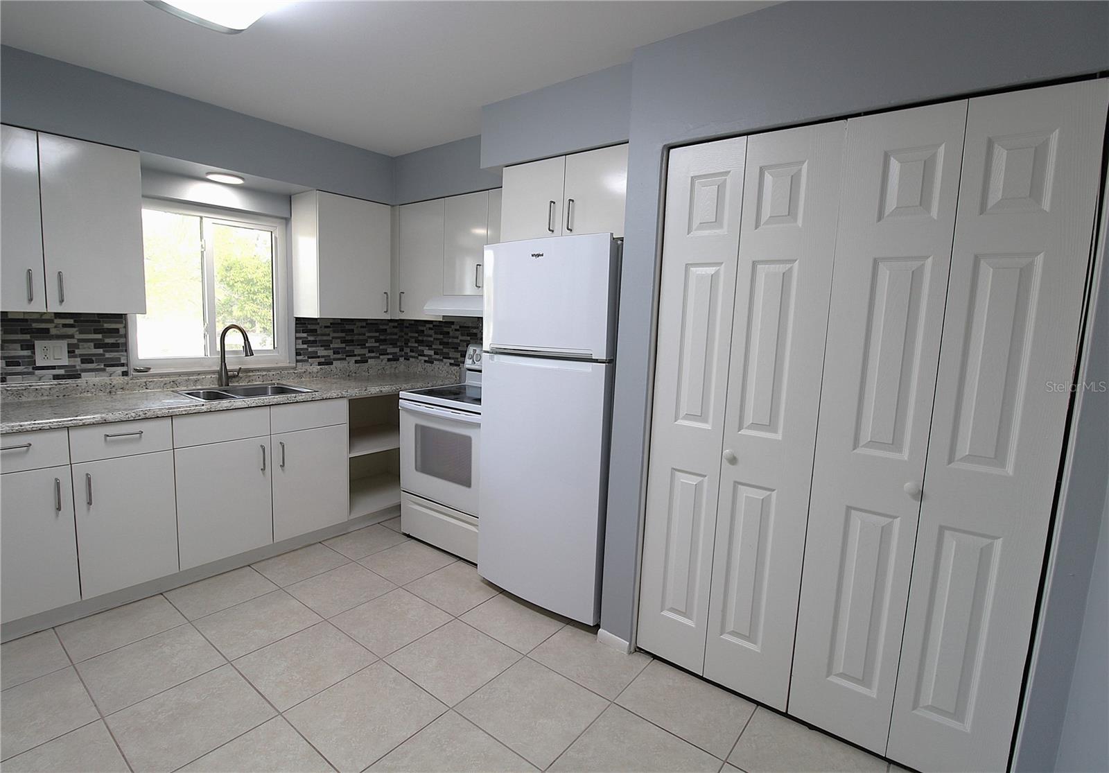 Image 4 of 13 For 2304 Ringling Boulevard 208