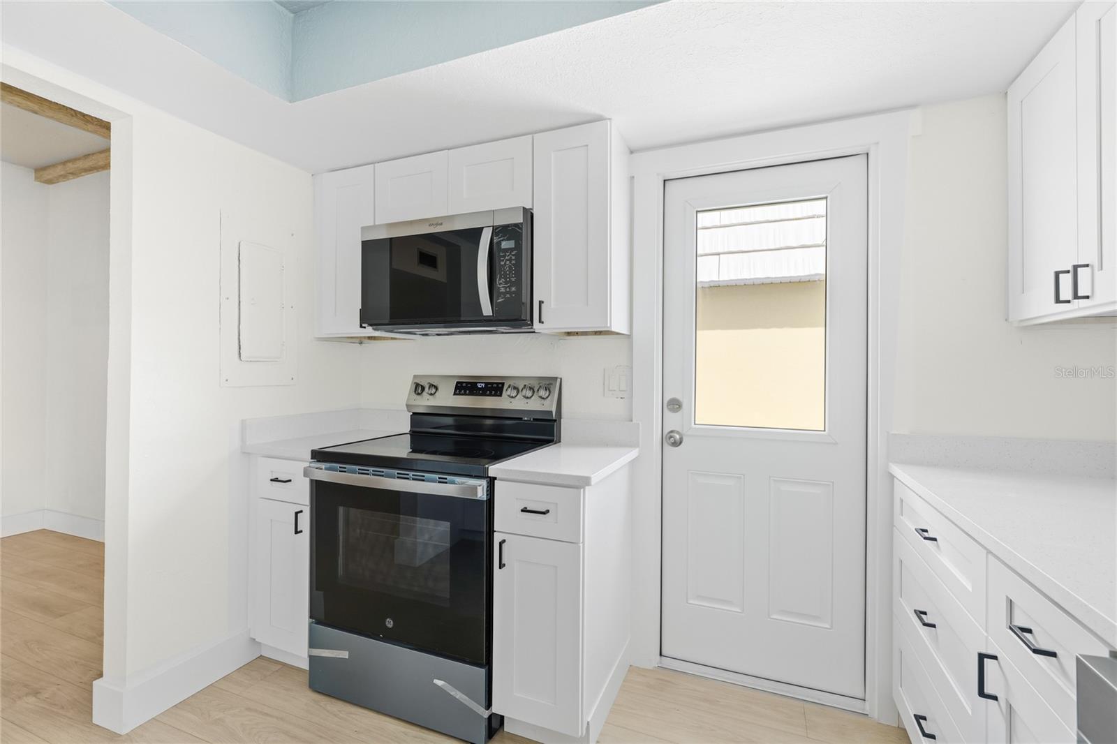 Image 13 of 43 For 5915 Tidewood Avenue 4