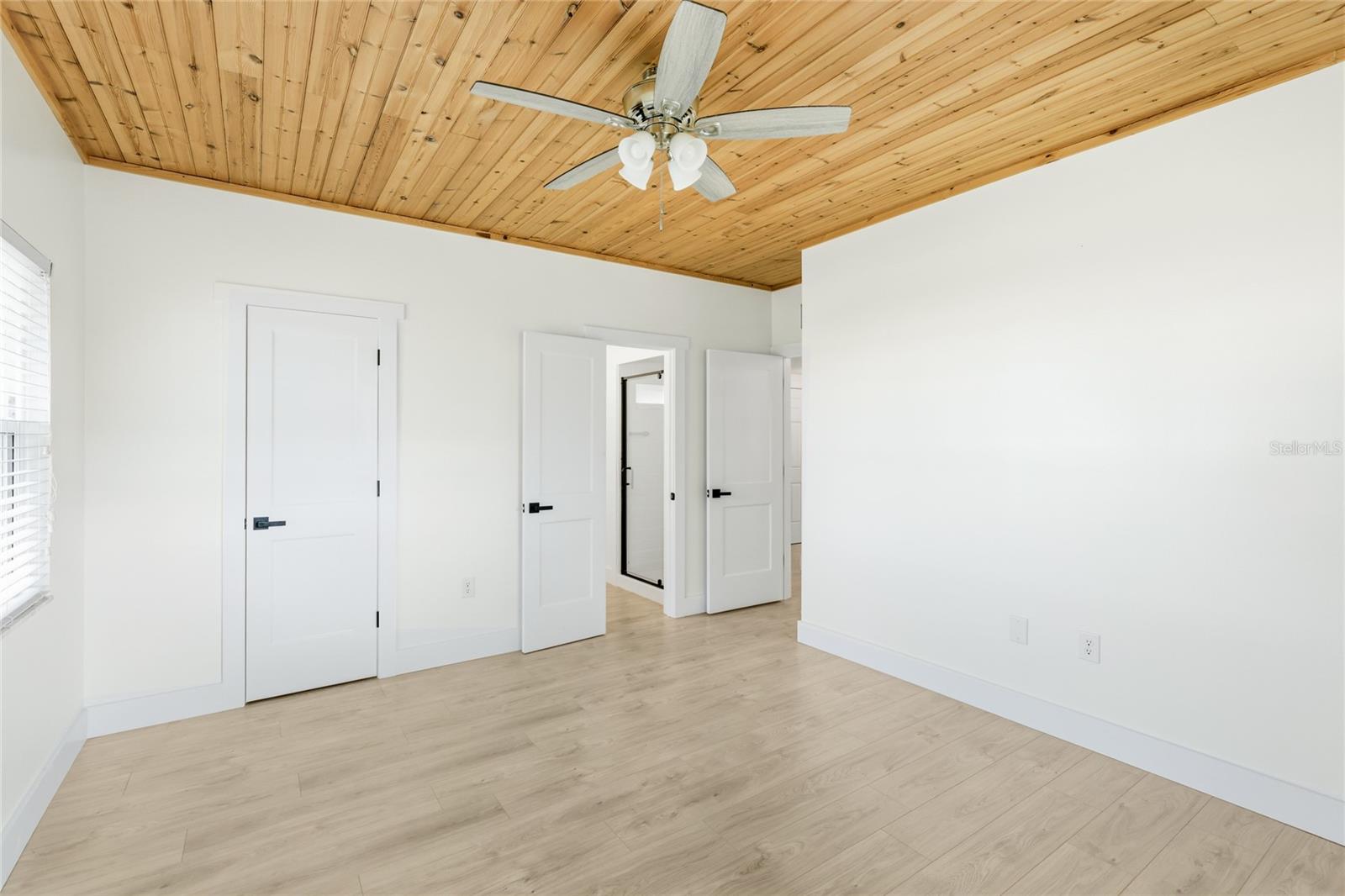 Image 18 of 43 For 5915 Tidewood Avenue 4