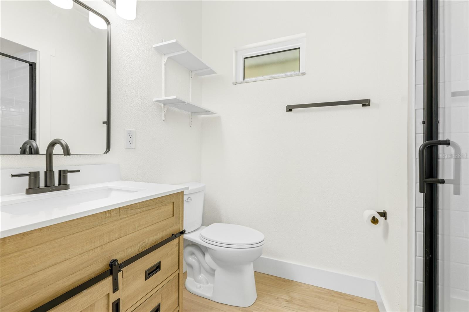 Image 19 of 43 For 5915 Tidewood Avenue 4