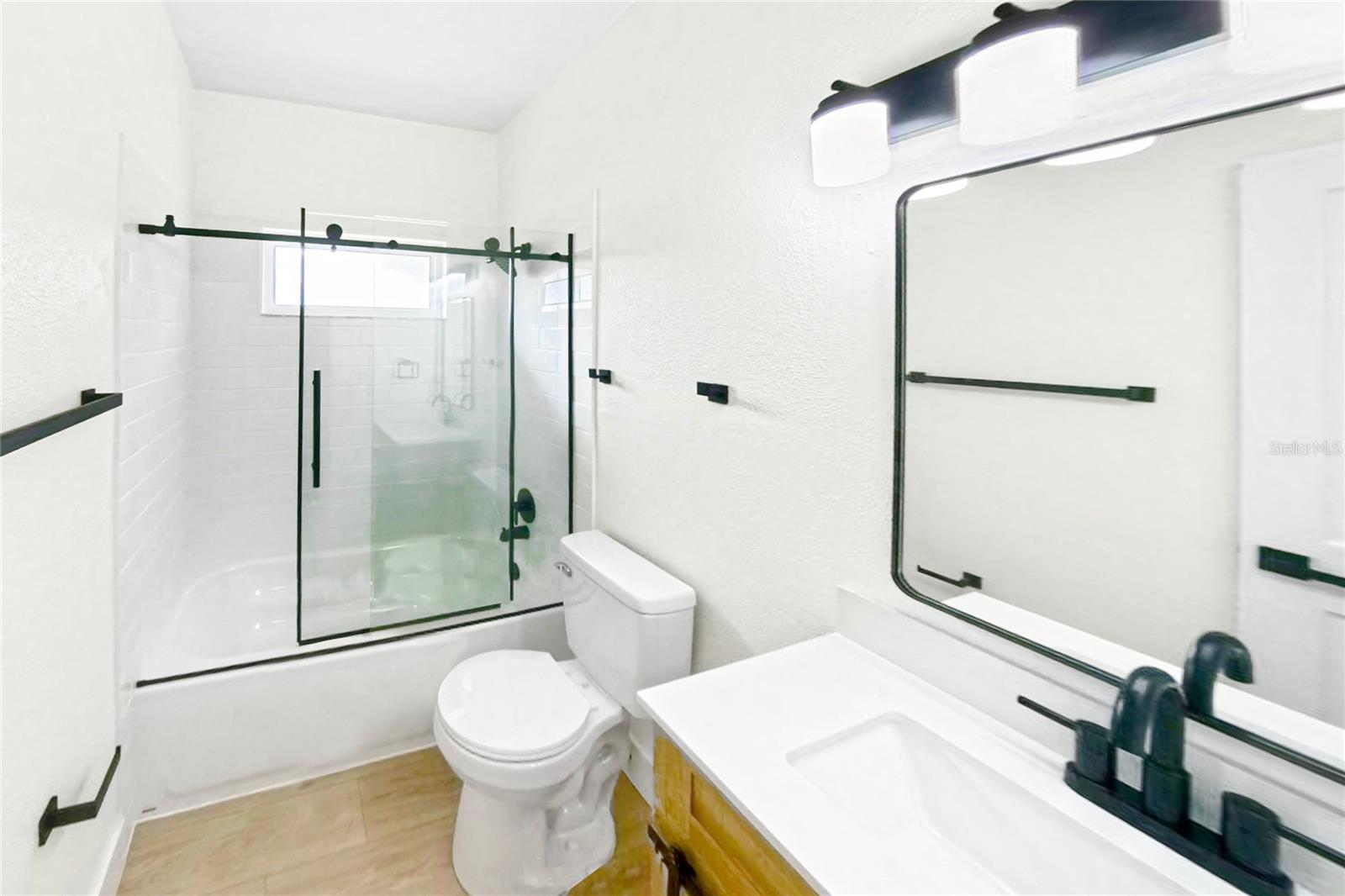 Image 22 of 43 For 5915 Tidewood Avenue 4