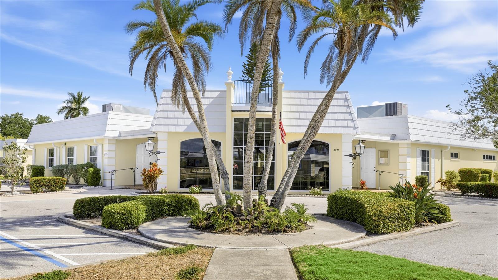 Image 31 of 43 For 5915 Tidewood Avenue 4