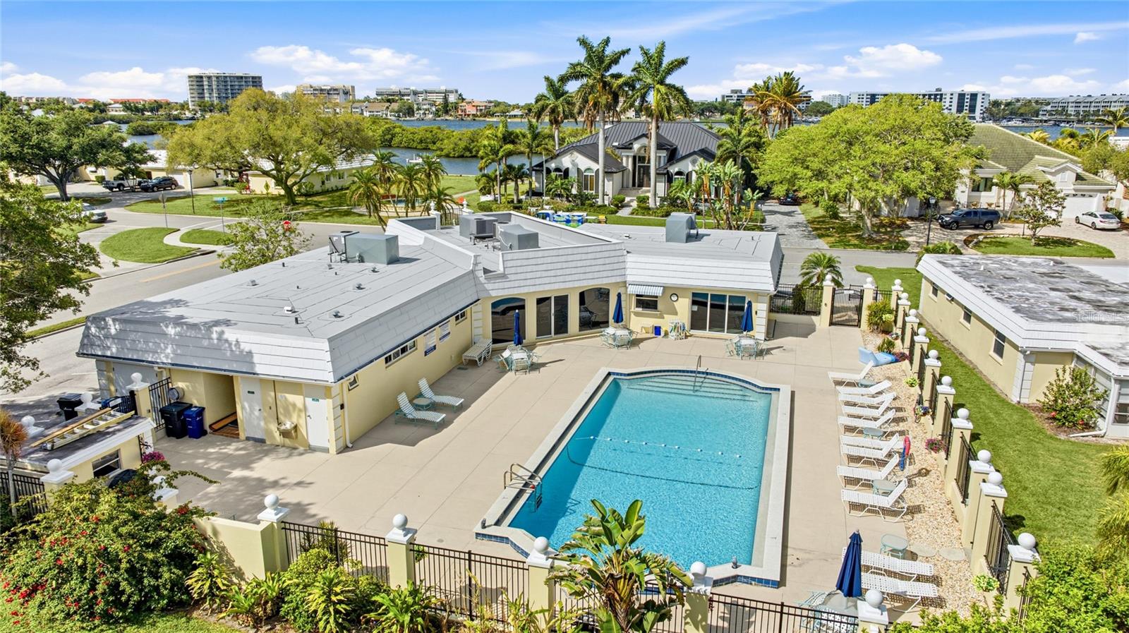 Image 33 of 43 For 5915 Tidewood Avenue 4