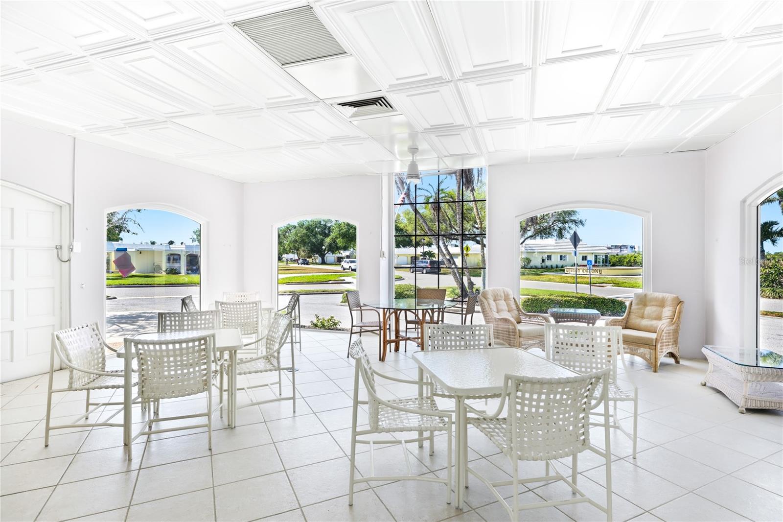 Image 37 of 43 For 5915 Tidewood Avenue 4