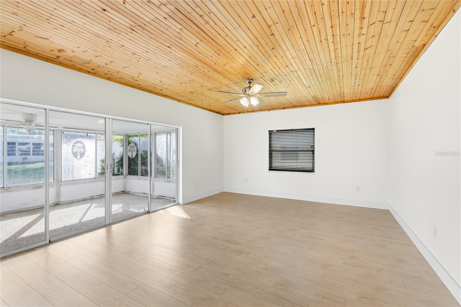 Image 7 of 43 For 5915 Tidewood Avenue 4