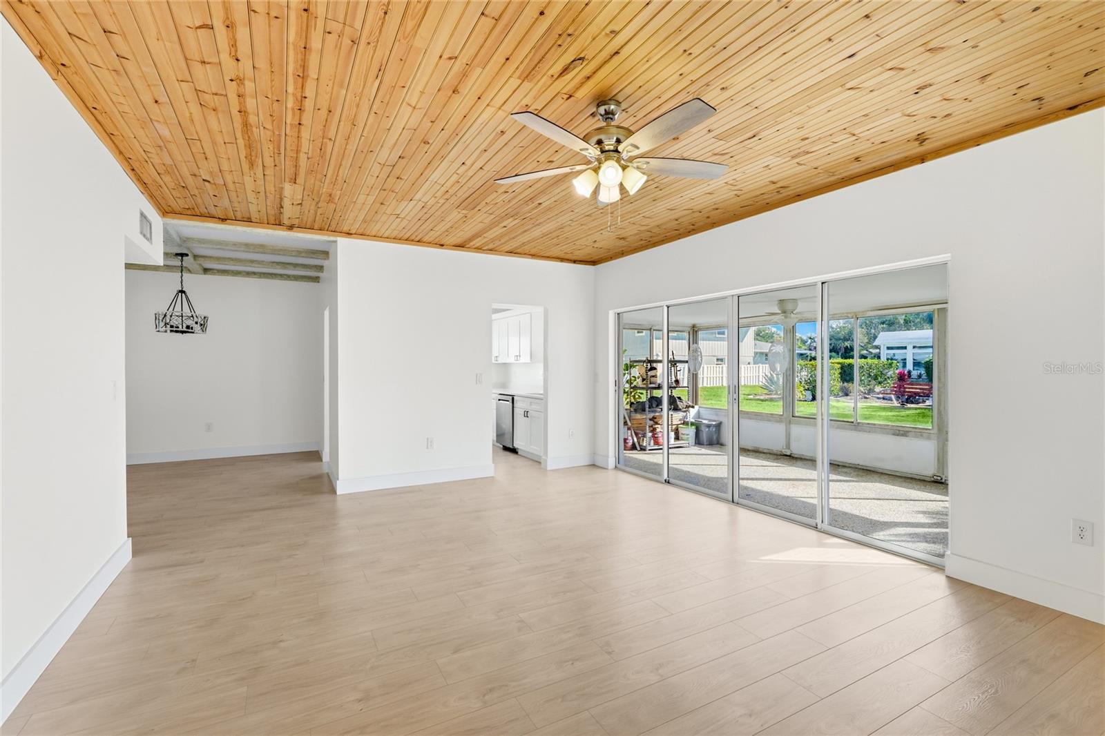 Image 9 of 43 For 5915 Tidewood Avenue 4