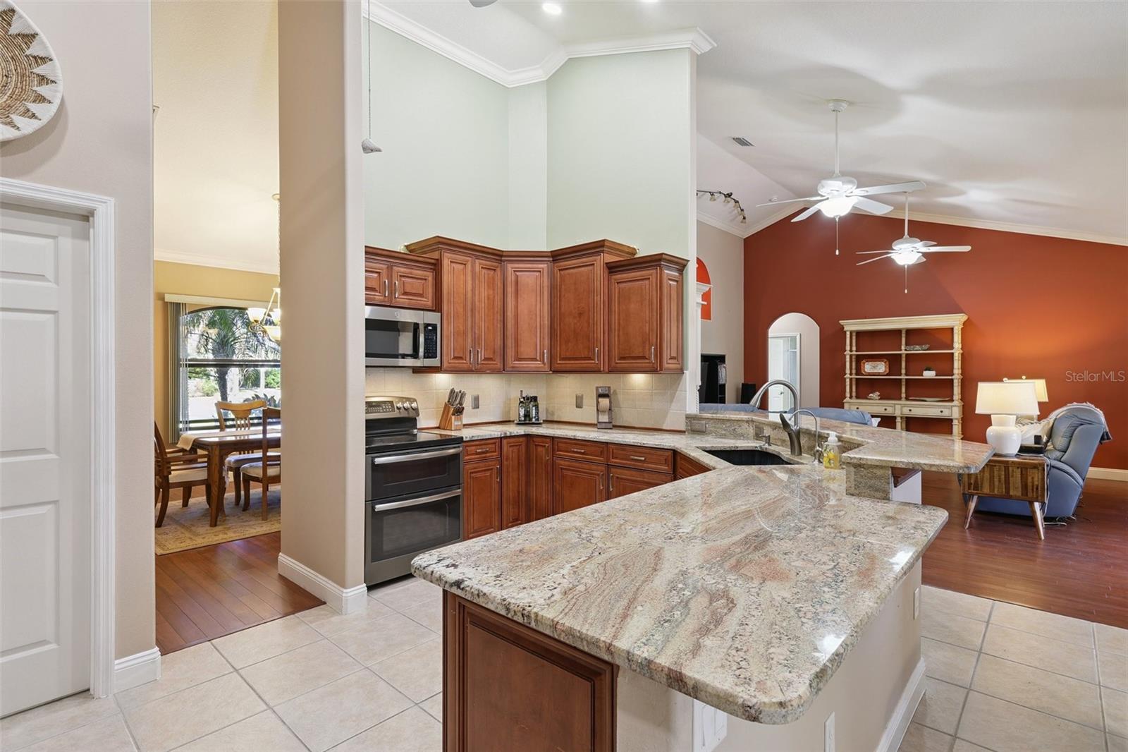 Image 18 of 34 For 2002 Palm View Road